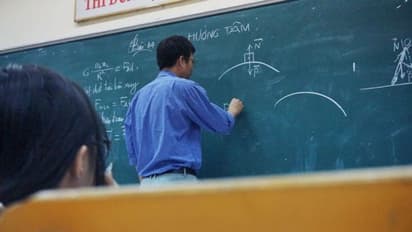 college professor quits job to sell frozen fish now earning rs 1 lakh a month inspiring story kpt