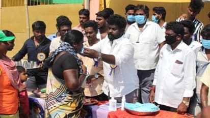 கொரோனா விழிப்புணர்வில் விஜய் ரசிகர்கள்! குவியும் பாராட்டு!