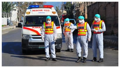 করোনার জেরে লকডাউনের পথে পাকিস্তানও, বন্ধ হল আন্তর্জাতিক বিমান চলাচল