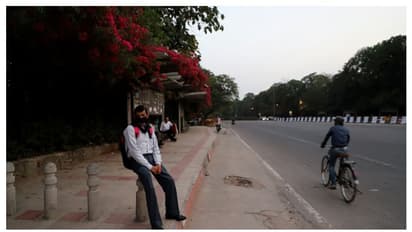 ভয় ধরিয়ে ভারতে করোনা আক্রান্তের সংখ্যা বেড়ে ৩২৪, এয়ার ইন্ডিয়া রোম থেকে ফেরাল ২৬৩ পড়ুয়াকে