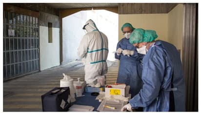 കൊവിഡ് മരണനിരക്ക് സ്ത്രീകളെക്കാൾ കൂടുതൽ പുരുഷൻമാരിലാണെന്ന് കണക്കുകൾ