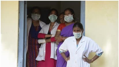 'കൈകള്‍ അടിച്ചുള്ള അഭിനന്ദനമല്ല വേണ്ടത് സുരക്ഷയും സൌകര്യങ്ങളും'; പ്രധാനമന്ത്രിയോട് ആരോഗ്യപ്രവര്‍ത്തകര്‍