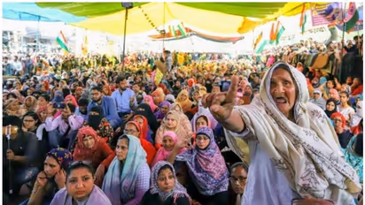 ദില്ലി ഷഹീന്‍ബാഗില്‍ പ്രതിഷേധക്കാര്‍ക്ക് നേരെ കെമിക്കല്‍ ബോട്ടിലെറിഞ്ഞ് അജ്ഞാതന്‍