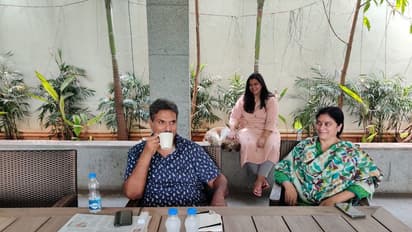 జనతా కర్ఫ్యూ : రాజకీయాలకు బ్రేక్, ఫ్యామిలితో ఎంజాయ్ చేస్తున్న నేతలు (ఫోటోలు)