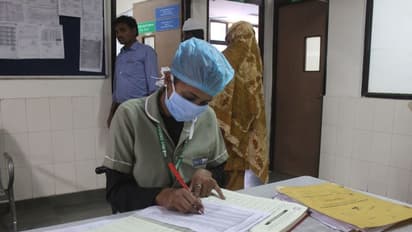 করোনায় মৃতের দ্রুত সৎকারের নির্দেশ , মরদেহ দেওয়া হবে না পরিবারকে