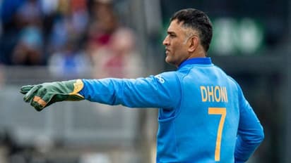 ധോണി വിരമിക്കുമെന്ന് അഭ്യൂഹങ്ങള് ശക്തം; എന്നാല് അമ്പരപ്പിക്കുന്ന പ്രവചനവുമായി മുന്താരം