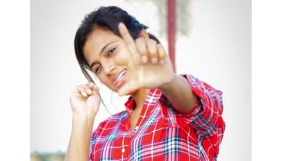 ஹேண்ட்ஸம் ஸ்டாருடன் ரம்யா பாண்டியன் வெளியிட்ட போட்டோ... யாருன்னு நீங்களே பாருங்க...!