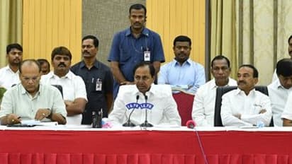 వినకపోతే 24 గంటల కర్ఫ్యూ, అదీ కాకపోతే కనిపిస్తే కాల్చివేత: కేసీఆర్