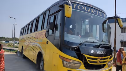 করোনা আতঙ্কের মাঝেই ফিরলেন পর্যটকরা, টুরিস্ট বাস আটকাল প্রশাসন