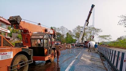 വട്ടപ്പാറ അപകടം; ടാങ്കര്‍ ലോറി ഉയര്‍ത്താന്‍ ശ്രമം, ചിത്രങ്ങള്‍ കാണം