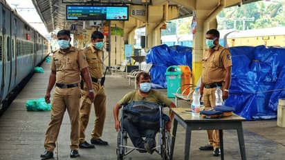 കൊവിഡ് പ്രതിരോധം:  മഹാരാഷ്ട്രയിൽ ജയിലിലെ തിരക്കു കുറയ്ക്കാൻ തടവുകാരെ പുറത്തിറക്കും