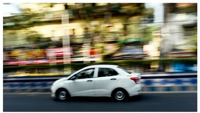 வாக்களிக்க வருபவர்களுக்கு இலவச கார் சேவை... தேர்தல் ஆணையத்தின் அதிரடி ஏற்பாடு...!