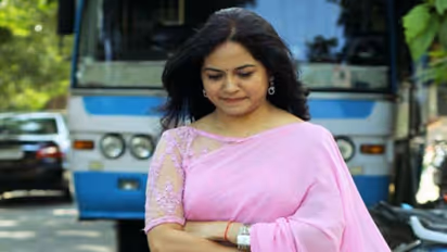 Famous singer Sunitha upset with false news after being declared as COVID-19 positive Kanika Kapoor