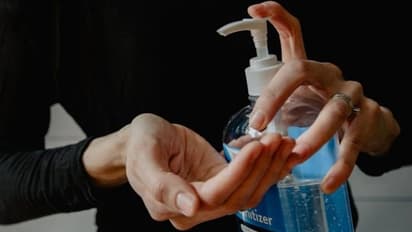 ഹാന്‍റ്  സാനിറ്റൈസറുകളില്‍ എന്തുകൊണ്ട് ആല്‍ക്കഹോള്‍ ഉപയോഗിക്കുന്നു ?