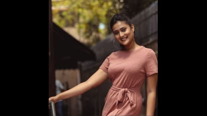 ಮಂಕಿ ಸೀನ ಆಯ್ತು ಈಗಾ ಲವ್‌ ಮಾಕ್‌ಟೇಲ್‌ ಜೋ 'ಬಡವ ರಾಸ್ಕಲ್‌' ಅಂತಿದ್ದಾರೆ..