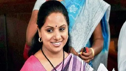 पिता सीएम दे रहे हैं घरों में रहने का आदेश और बेटी उड़ा रही है कार्यकर्ताओं के साथ दावत