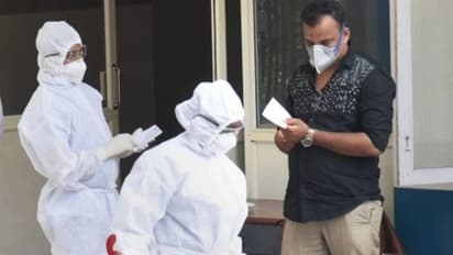 കൊവിഡ് 19: രാജ്യത്ത് ഇന്ന് രണ്ട് മരണം, 467 പേര്ക്ക് രോഗം സ്ഥിരീകരിച്ചു; പല സംസ്ഥാനങ്ങളിലും നിരോധനാജ്ഞ