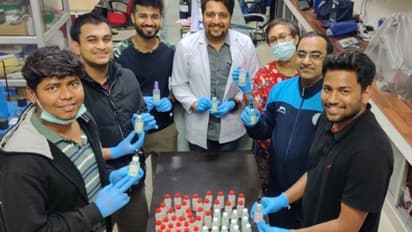 1500 കുപ്പി 'ഹെര്ബല് സാനിറ്റൈസര്' തയ്യാറാക്കി ഗവേഷണ വിദ്യാര്ത്ഥികള്...