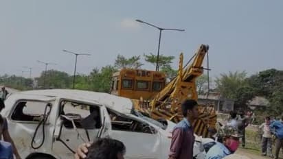 করোনা আতঙ্কে বাড়ি ফেরার পথে দুর্ঘটনা, গাড়ি ও লরির সংঘর্ষে মৃত ৪