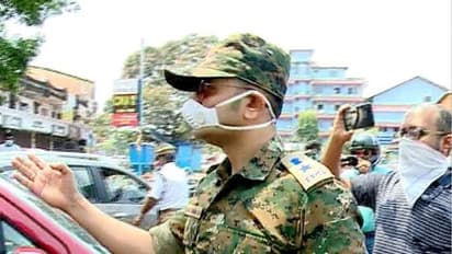 ലോക്ക് ഡൗൺ ലംഘിച്ച് പുറത്തിറങ്ങി ; മൂന്ന് പേരെ ഏത്തമിടീച്ച് യതീഷ് ചന്ദ്ര