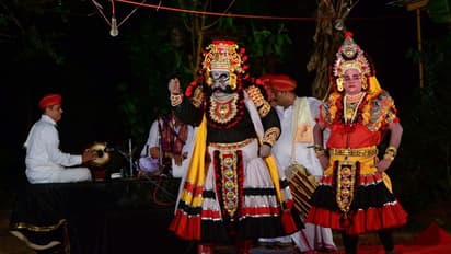 ಜನ ಜಾಗೃತಿ: ಸಾವಿರಾರು ಜನ ನೋಡಿದ್ರು ಕೊರೋನಾ ಯಕ್ಷಗಾನ..!