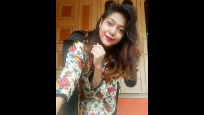 পাশের বাড়ির মেয়ে থেকে সাহসী নগ্নপ্রায়, পুরুষদের ঘুম কেড়েছেন এই বাঙালি ইনস্টা মডেল