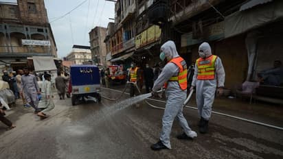 করোনায় মৃতের দেহ নিয়ে তুলকালাম, আড়াই ঘণ্টা ধরে জীবাণুমুক্ত করা হল শ্মশান