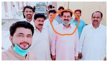 পাকিস্তানে বাড়ছে করোনা সংক্রমণ, আক্রান্তের সঙ্গে সেলফি তোলায় ব্যস্ত সরকারি আধিকারিকরা