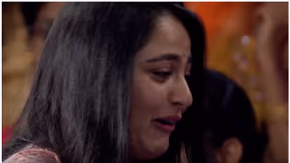 അന്തരിച്ച സംവിധായകനെ ഓര്‍ത്ത് പൊട്ടിക്കരഞ്ഞ് അനുഷ്‍ക ഷെട്ടി, വീഡിയോ