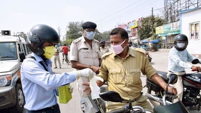 രാജ്യത്തെ കൊവിഡ് ബാധിതരുടെ എണ്ണം 562 ആയി; മഹാരാഷ്ട്രയിലെ ഗ്രാമങ്ങളിലും രോഗം പടരുന്നു