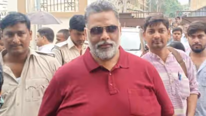 लॉकडाउन में लोगों को मास्क देकर सोशल वर्क कर रहे थे पप्पू यादव, अब पड़े 'लेने के देने'