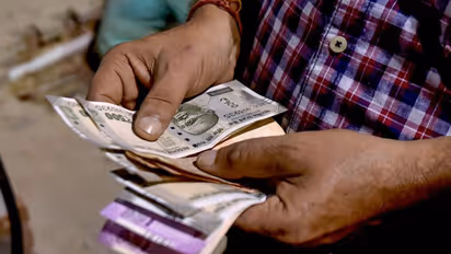 உஷார் மக்களே..! வங்கிகளுக்கு அடுத்தடுத்து தொடர் விடுமுறை..!