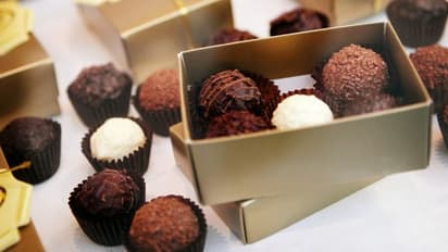 ചോക്ലേറ്റ് പാക്കറ്റ് വീട്ടിൽവെച്ച് പൊട്ടിക്കുന്നതിൽ ഒളിഞ്ഞിരിക്കുന്നത് വലിയ അപകടം !