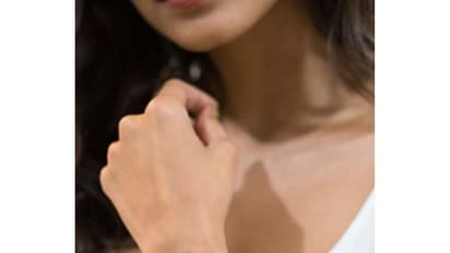 முன்னணி நடிகைகளை மாஸ் கவர்ச்சியில் ஓரம்கட்டும் 'மாஸ்டர்' நடிகை மாளவிகா மோகன்! கிளு கிளு கிளிக்ஸ்!