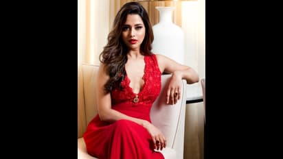 முதன் முறையாக பெற்றோர் புகைப்படத்தை வெளியிட்ட பிக்பாஸ் பிரபலம்... குவியும் லைக்ஸ்...!