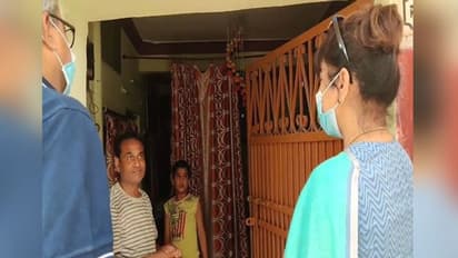 कोरोनावायरस: नर्स हाथ जोड़कर गिड़गिड़ाती रही, लेकिन मकान मालिक नहीं पसीजा, फेंक दिया सामान