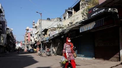 ലോക്ക്ഡൗണില്‍ മൂന്നാം നാള്‍ ; അടിച്ചോടിച്ച് പൊലീസ്