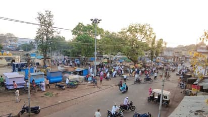 ಕೊರೋನಾ ಮಧ್ಯೆಯೂ ಜನಕ್ಕೆ ಸಂತೆಯದ್ದೇ ಚಿಂತೆ: ಪೊಲೀಸರ ಲಾಠಿ ಏಟಿಗೆ ಕಾಲ್ಕಿತ್ತ ಮಂದಿ!