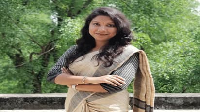 இந்தியாவில் கொடூர முகத்தை காட்டும் கொரோனா... வேறு வழியில்லாமல் திருமணத்தை நிறுத்திய துணை ஆட்சியர்...!