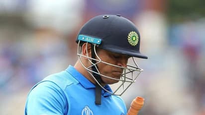 ധോണി ആരാധകരുടെ ചീത്തവിളി; സോഷ്യല് മീഡിയ വിടേണ്ടിവന്നുവെന്ന് മുന് ഇന്ത്യന് ഓപ്പണര്