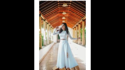 கேட்க கூடாத கேள்வி இது...! ரசிகரிடம் இருந்து நைசாக எஸ்கேப் ஆன மகிமா நம்பியார்!