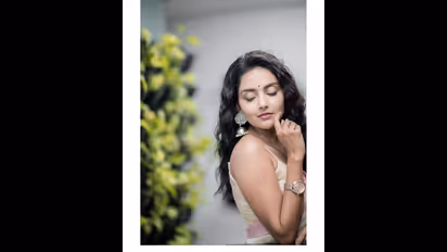 ஒளிந்து கிடந்த திறமையை சுவற்றில் வெளிக்காட்டிய நடிகை மகிமா நம்பியார்..! வைரலாகும் வீடியோ!