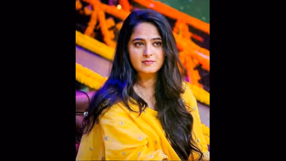 ఆ సినిమాపై అనుష్కకే ఆసక్తి లేదా.. రూమర్లపై క్లారిటీ