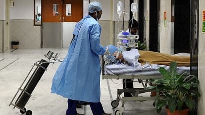 বেহালা হাসপাতালের প্রসুতির শরীরে মিলল এবার করোনার জীবাণু, কেপিসি-র ৩ রোগীর রিপোর্টও পজিটিভ