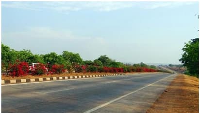 ലോക്ക് ഡൗൺ: 20 മണിക്കൂർ, 450 കിലോമീറ്റർ നടന്ന് ‍‍ഡ്യൂട്ടിക്കെത്തിയ പൊലീസ് ഉദ്യോ​ഗസ്ഥൻ