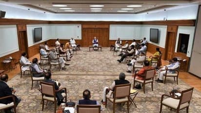 ವಾವ್ಹ್..!ಕರ್ನಾಟಕ ಕಾಂಗ್ರೆಸ್ ನಾಯಕರಿಗೂ ಮಾದರಿಯಾಯ್ತು ಮೋದಿ ಡಿಸ್ಟೆನ್ಸ್ ಮೀಟಿಂಗ್