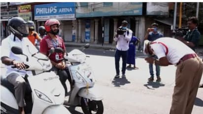 மக்களிடம்... ஒரு போலீஸ் இதைவிட வேற எப்படியும் கெஞ்ச முடியாது..!