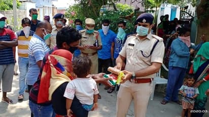 లాక్డౌన్: పేదల అవస్థలు.. పెద్ద మనసు చాటుకున్న సిరిసిల్ల ఎస్పీ