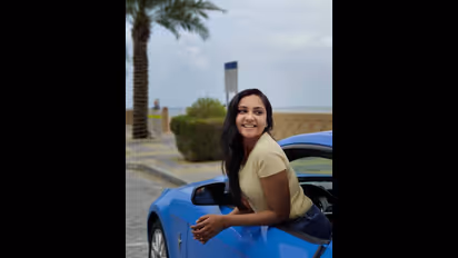 செய்து வைத்த செப்பு சிலை போல் சிலிர்க்க வைக்கும் ஸ்ம்ருதி வெங்கட்..! வித விதமாக போஸ் கொடுத்த போட்டோஸ்!