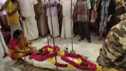 நடிகர் சேதுராமனின் இறுதி ஊர்வலத்தில் கலந்து கொண்ட சந்தானம்! நெஞ்சை உலுக்கும் புகைப்படங்கள்..!